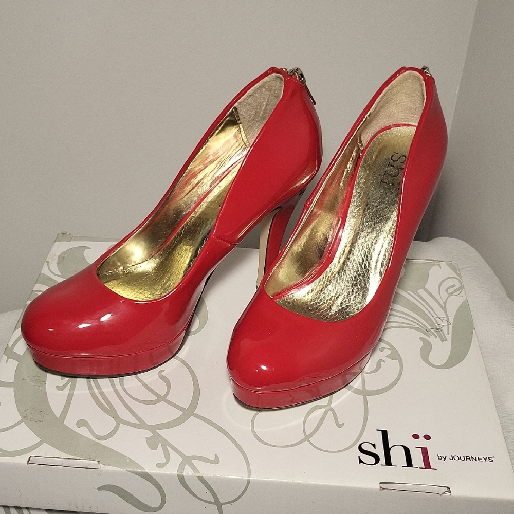 Shi by JOURNEYS Glossy Red Heels Size 6